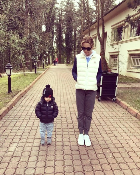 Ece Erken Küçük Sevgilisiyle Kaçamağını Instagram'dan Paylaştı