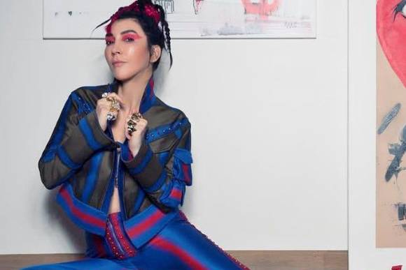 Hande Yener'in Yeni Albümü 'Hepsi Hit Vol. 2' Müzikseverlerle Buluştu.