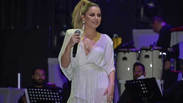 Merve Özbey, Konserlerden Kazandığı Paralarla İki Tane Daire Satın Aldı Şarkıcı Merve Özbey, yaz aylarında konserlerinden kazandığı paraları gayrimenkule yatırmaya karar vererek İstanbul'dan iki tane daire satın aldı. 